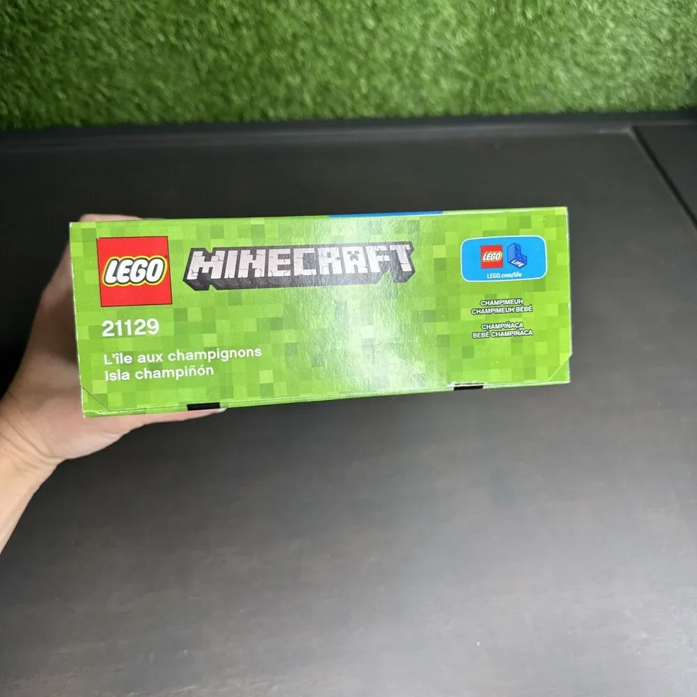 LEGO Minecraft Mushroom Island 21129  Alex/ Creeper/ Mooshroom/ Baby